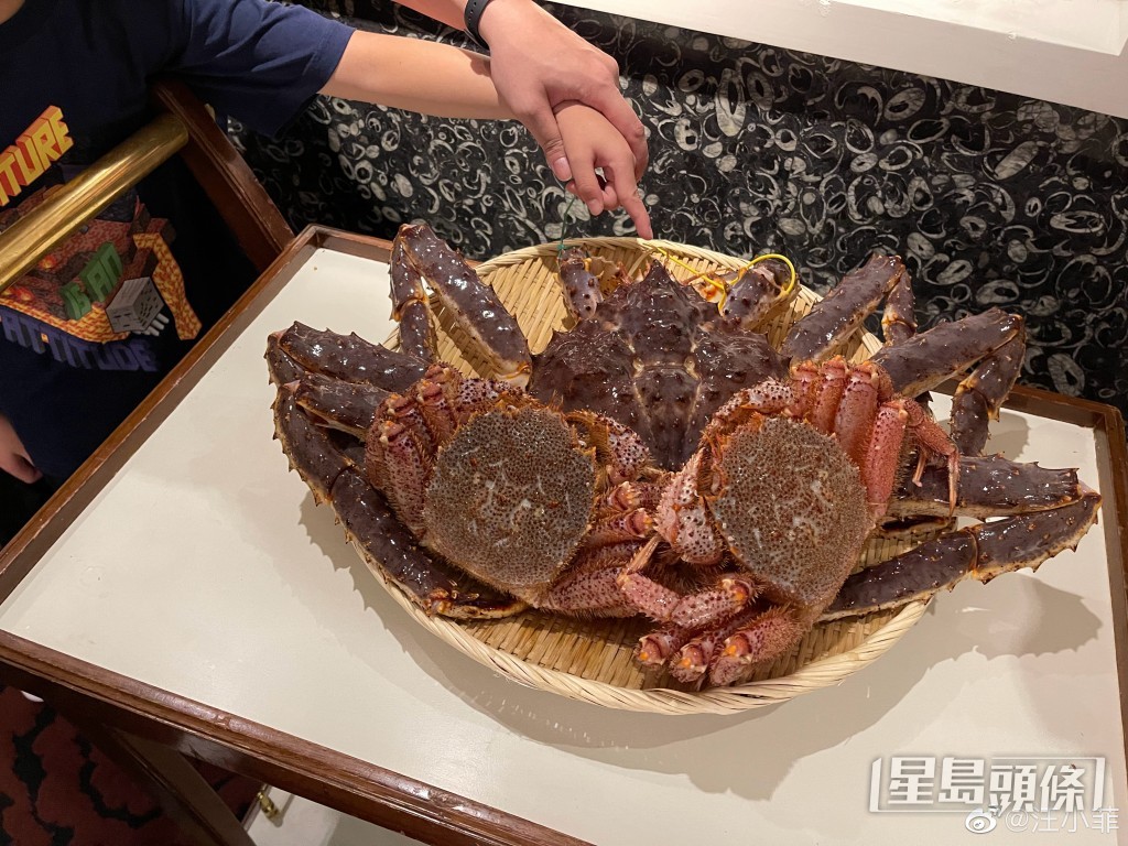 汪小菲貼出多張慶祝相。