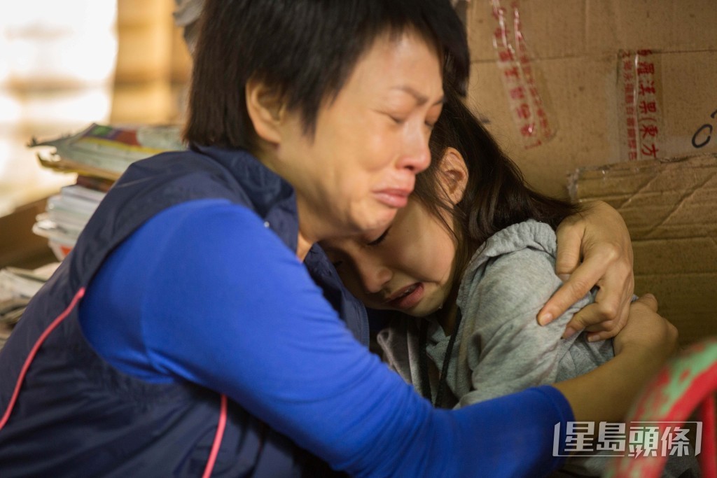 《五個小孩的校長》中與其他老戲骨的演技令人動容。