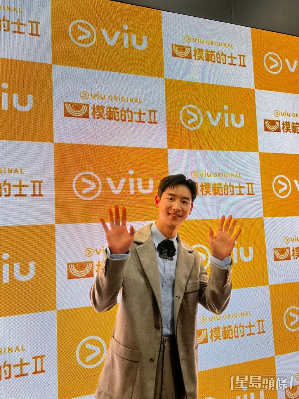 李帝勋在剧中饰演的士司机金道奇,与“彩虹运输”的伙伴们一起伸张正义。