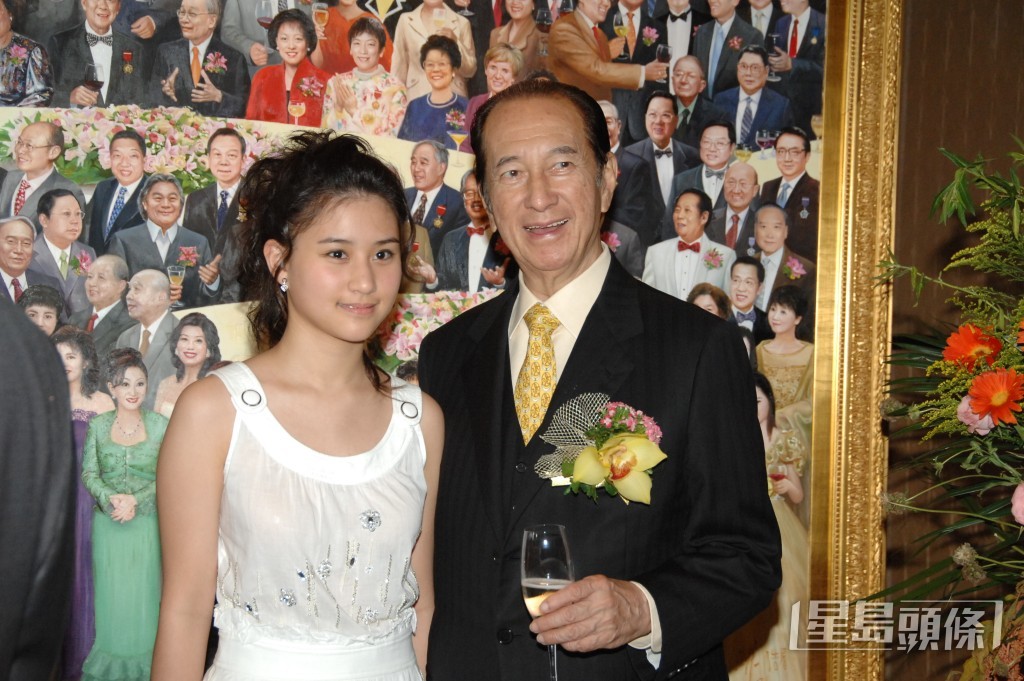 何超蓮自小就被讚靚女。