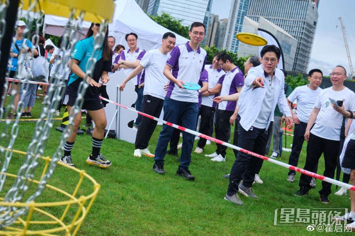 霍啟剛於父親節當日出席「奧運日長跑」活動。