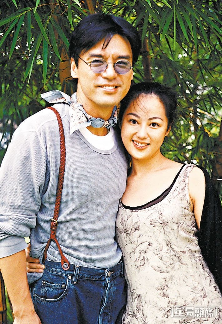 1997年二人在樓市高峰期向裕泰興借貸,先後購入四間島豪宅。