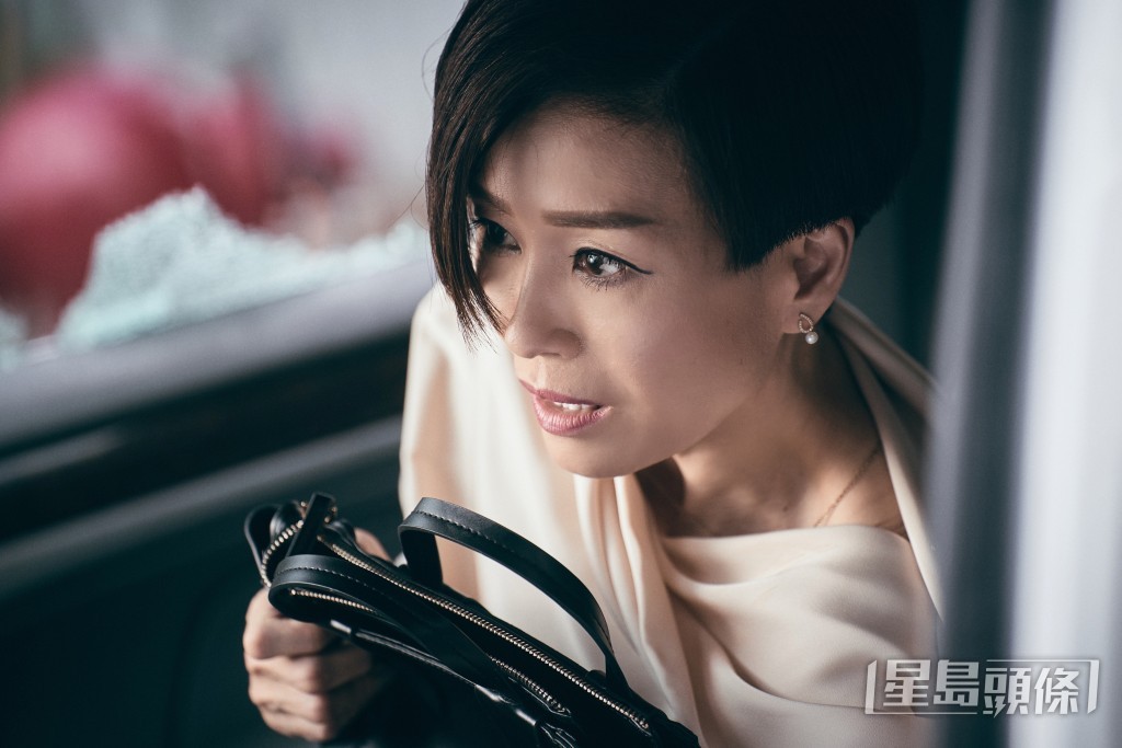 伍詠薇近年受訪憶述當日收到記者查詢老公出軌一事，她拍醒老公要求對方冷靜坦白一切，練海棠向太太道歉，伍詠薇亦表示當時真的太專注事業忽略老公。