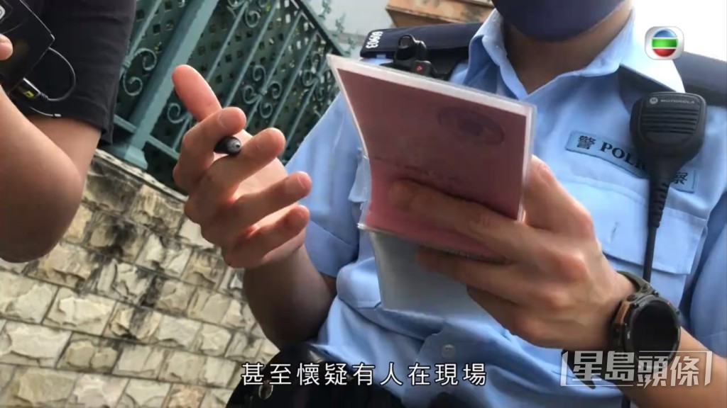 片段所見警察只是將雙方隔開。
