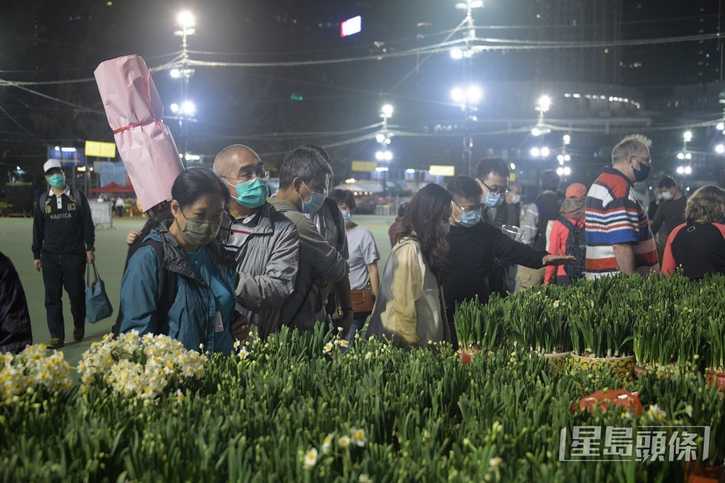 警方呼籲市民乘搭公共交通工具前往年宵市地。資料圖片