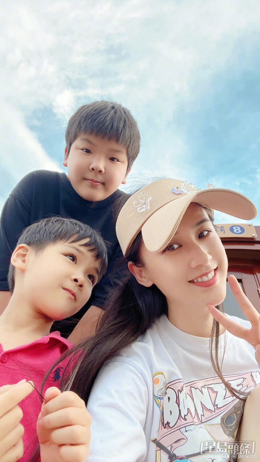 黄圣依与杨子育有两个囝囝。