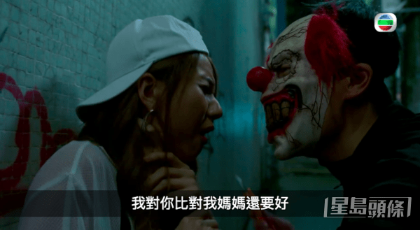 鄧永健曾經與林盛斌同期考DJ訓練班,不過在訓練中途突然離開,轉考入TVB第20期藝員訓練班。