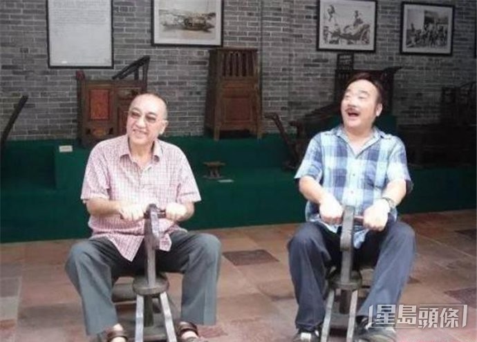 盧海潮與胞兄盧海鵬長年分隔兩地發展，但各有成就。