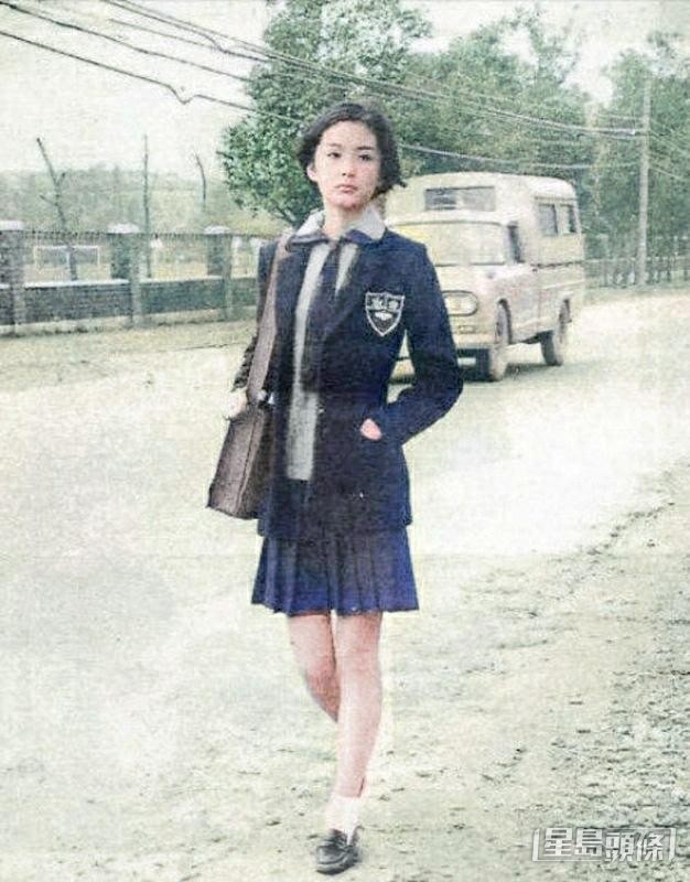 18岁时的林青霞照片在微博疯传。