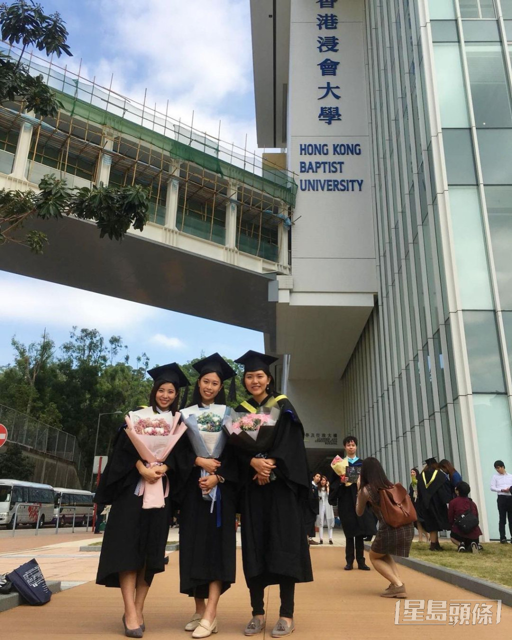 袁沅玉毕业于香港浸会大学新闻系，在2017年加入有线新闻任职实习记者。