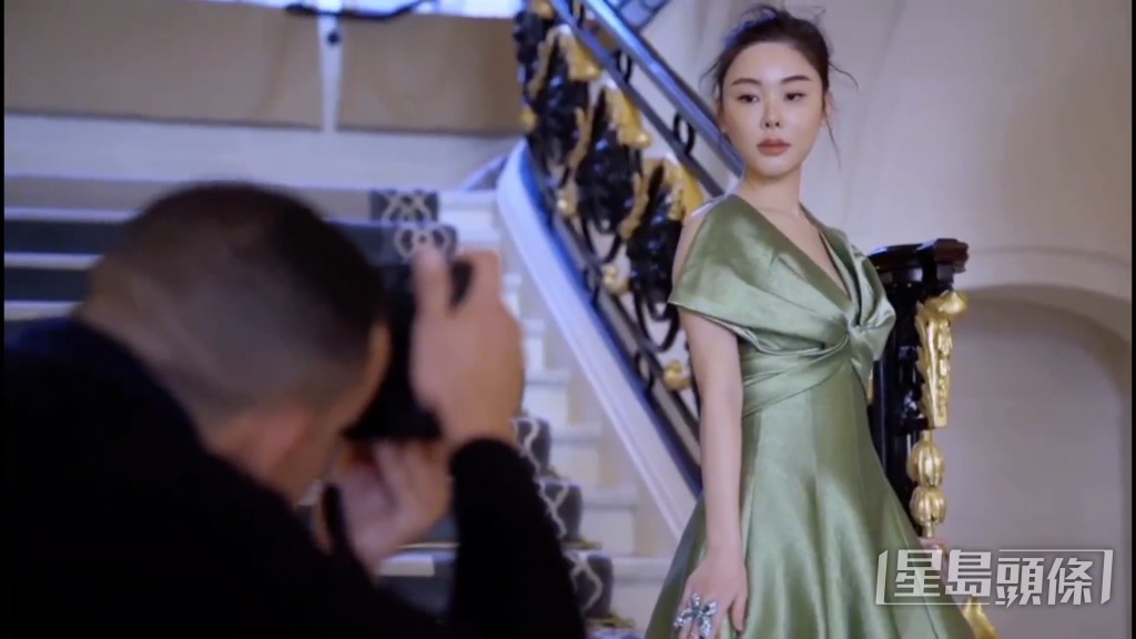 蔡天鳳雖然不是模特兒,但擺起Pose都好有Model風範。