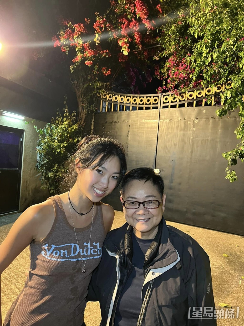 原來這位女廚神正是已故港姐顧樂儀的女兒呂康玲。