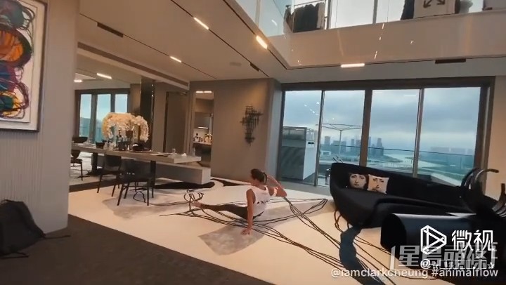 間格好濶落！