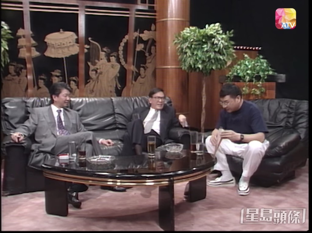 (左起)蔡瀾、黃霑、倪匡在1989年至1990年主持過兩季《今夜不設訪》,訪問過張國榮、周潤發等多位巨星。
