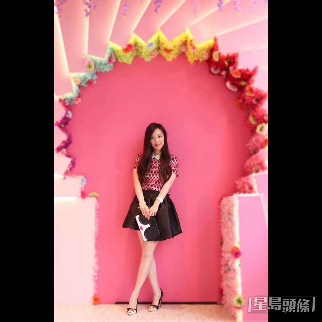 戚黛黛年過40依然好少女。