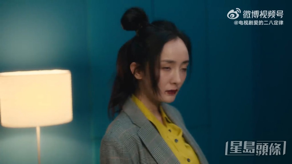 楊冪飾演氣場全開的幹練女律師。