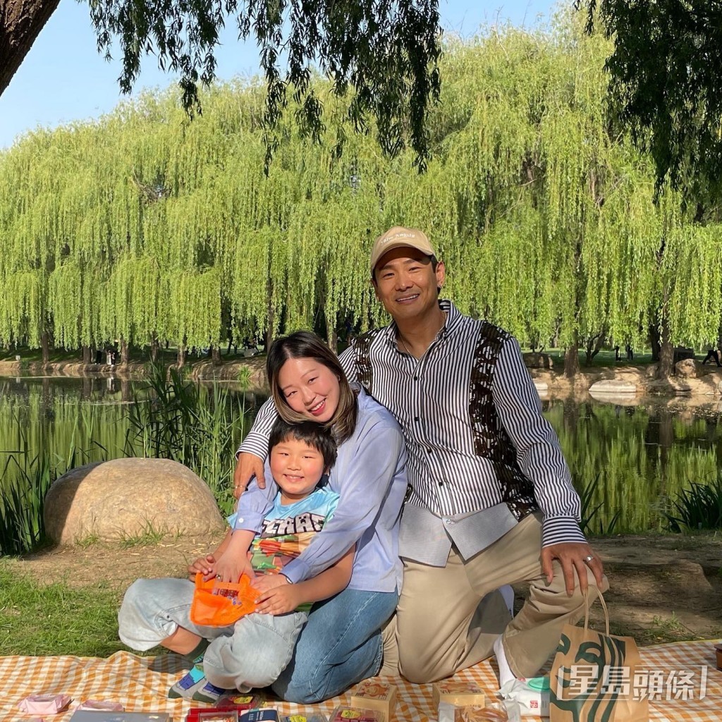 成日陪屋企人出遊。