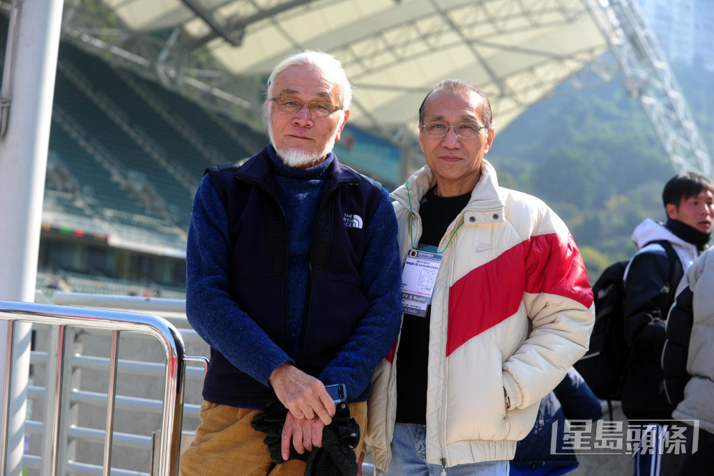 何鑑江（左）亦曾衝出國際遠赴馬來西亞Astro電視台客串評述。