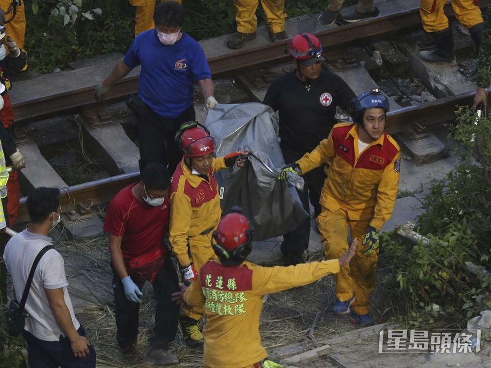 台鐵太魯閣號出軌事故共造成49人罹難。AP資料圖片