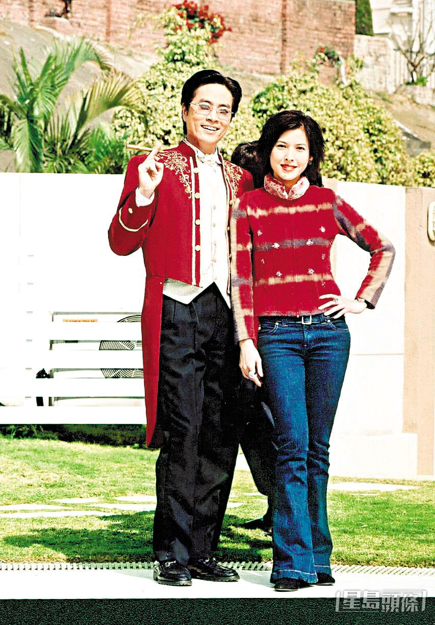 喺亞視與李婉華有合作。