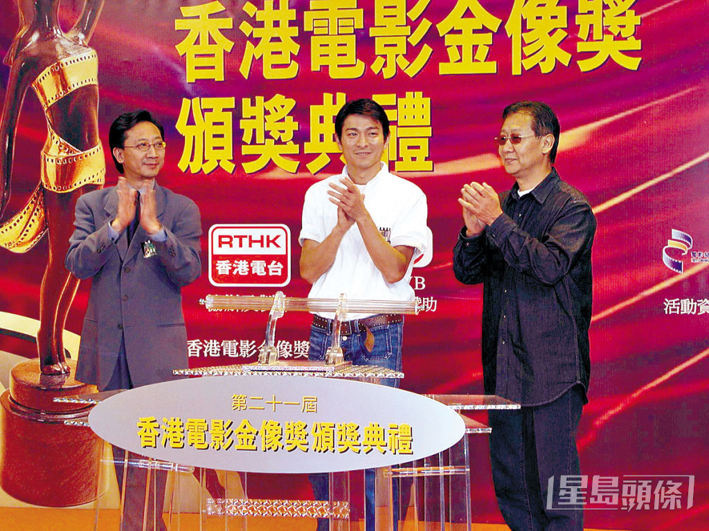 吳錫輝70年代加入港台，至2006年提早退休，曾任職香港電台副廣播處長。