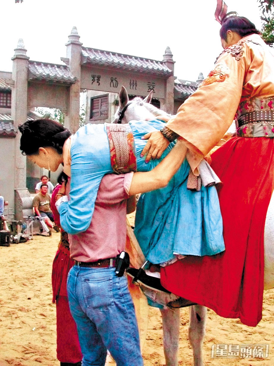 思琦因不幸墜馬，受李泳豪悉心照料，跟男方撻着，二人拍拖長達9年，曾到談婚論婚階段。