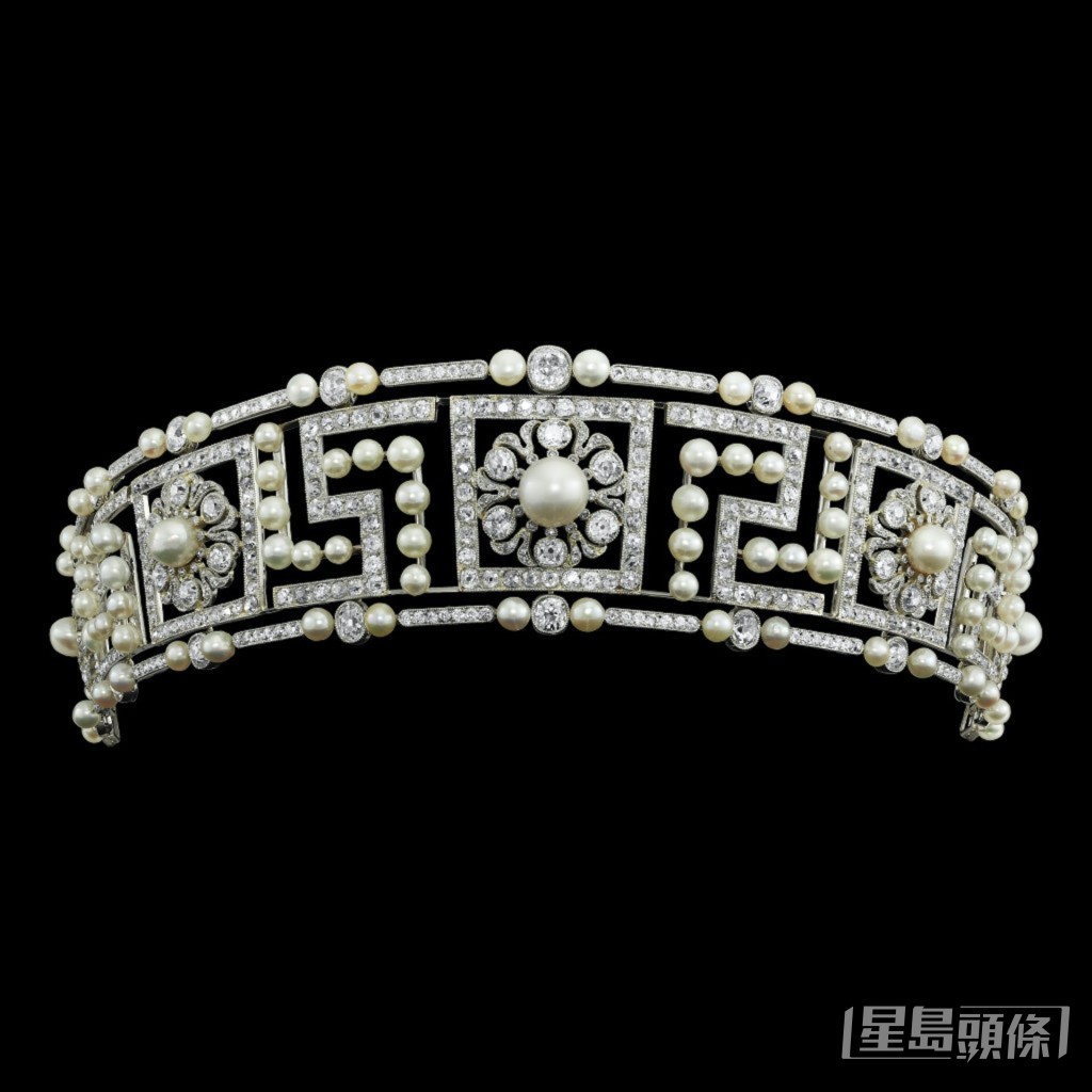 劉嘉玲借出的皇冠就由品牌於1906年製作。
