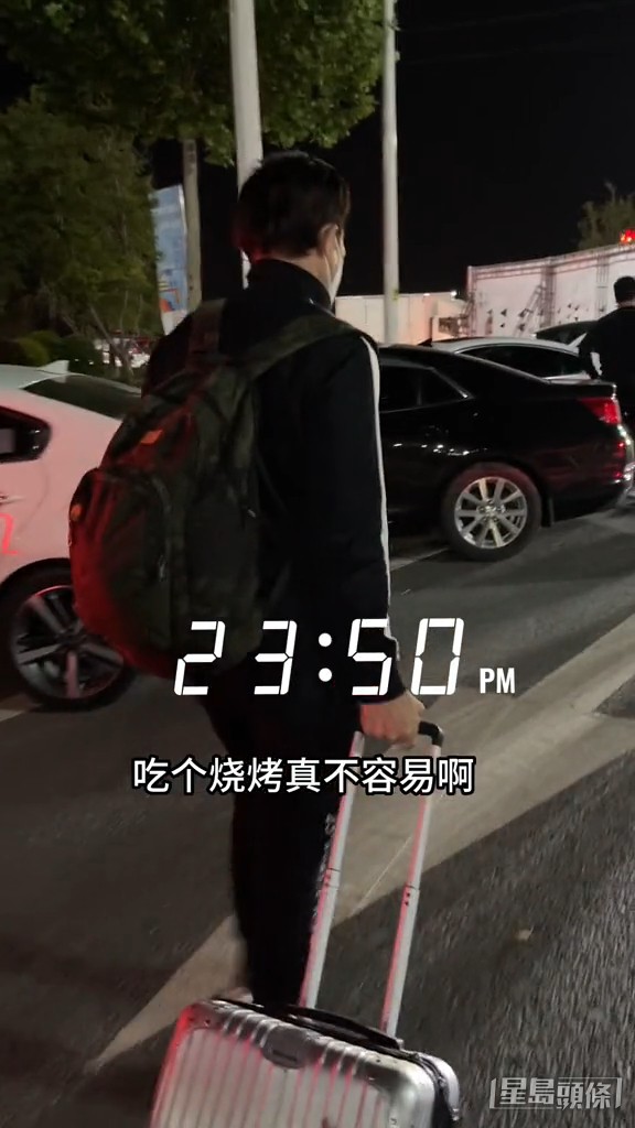 他在晚上11時50分扯達覓食，不過去到燒烤攤檔已經準備關門，未能點餐。