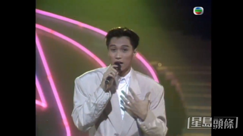 1988年參加第七屆新秀歌唱大賽。