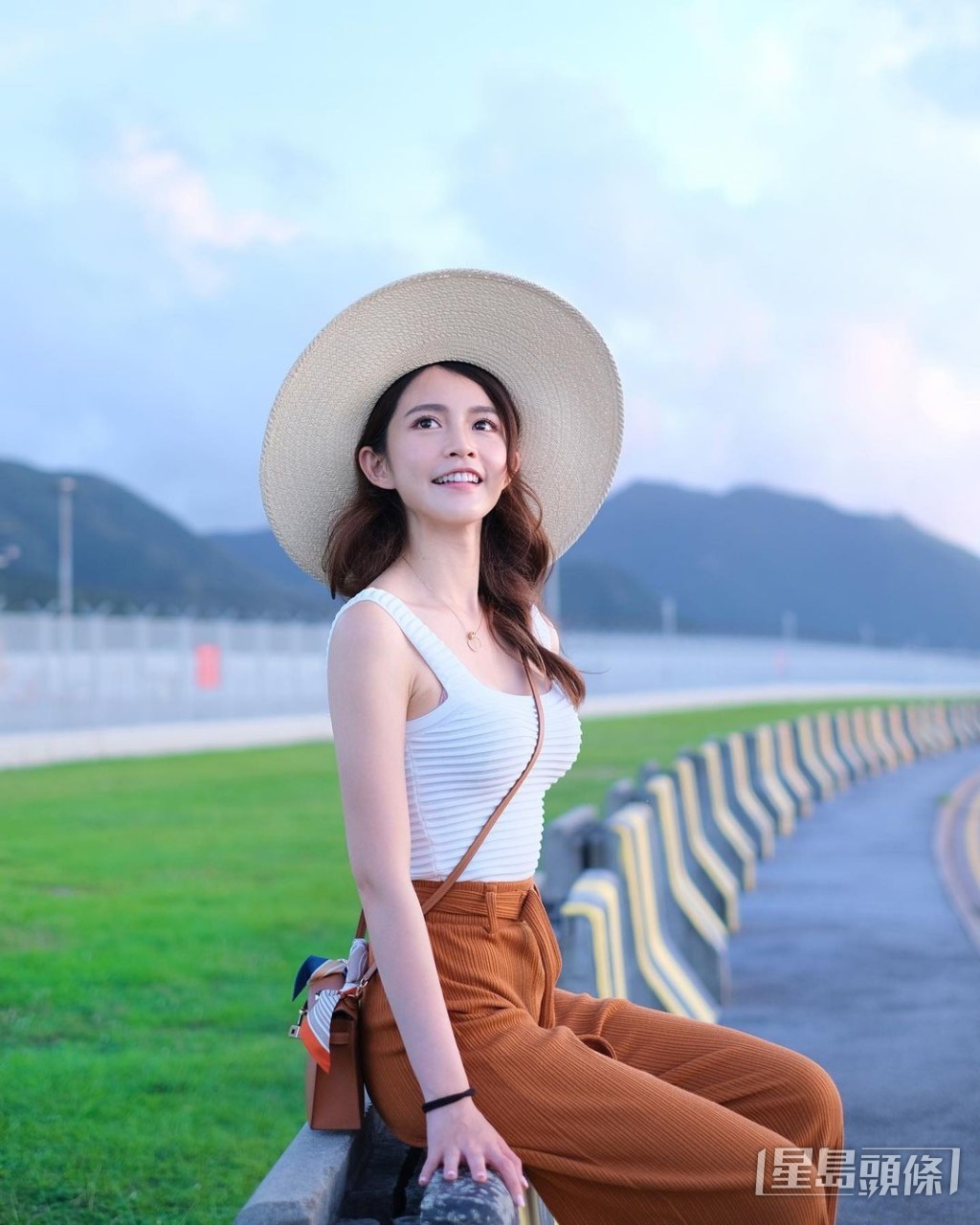 26歲TVB小花陳若思2020年參選港姐,並入圍十強。