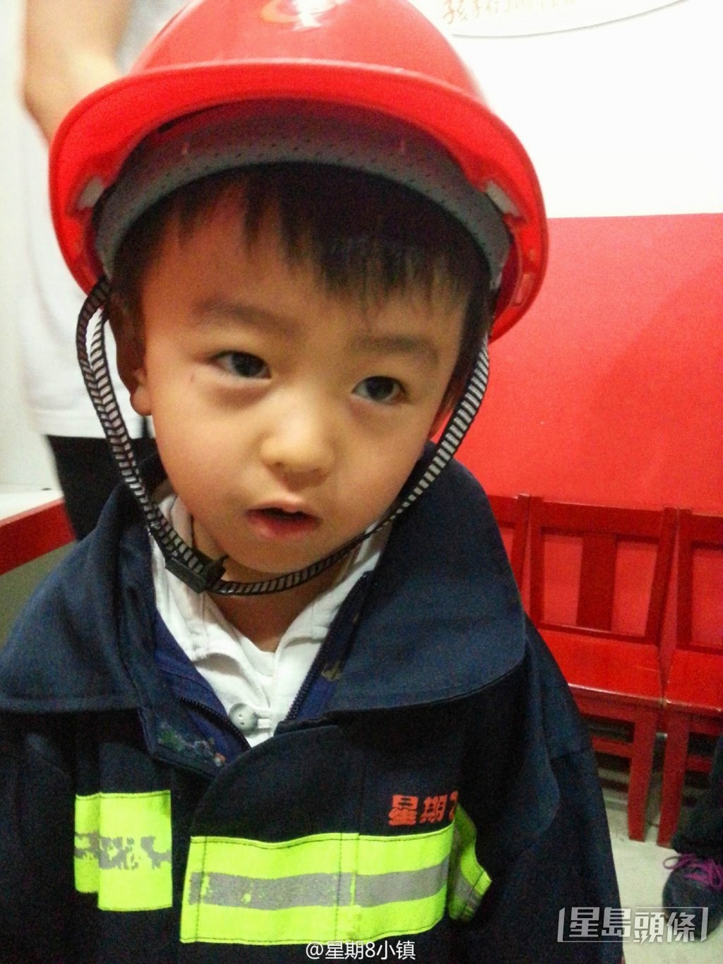 Baby Quintus消防員Look，So Cute。