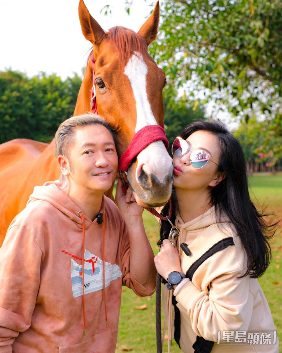 劉小慧與蘇志威結婚多年依然恩愛,今年51歲的劉小慧仍好有氣質。