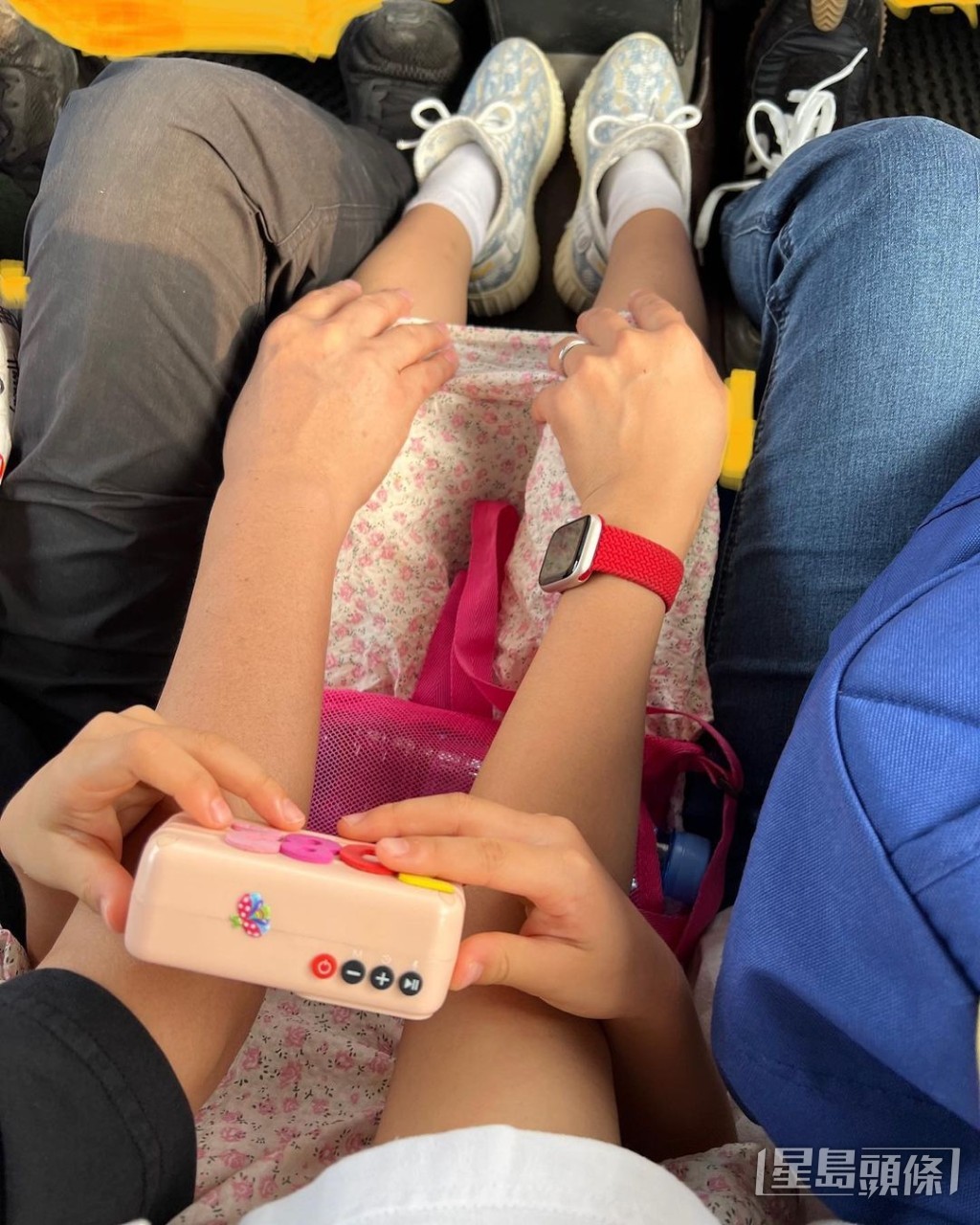 去年8月，湯唯於社交網晒一家三口「合照」，打破婚變傳聞。