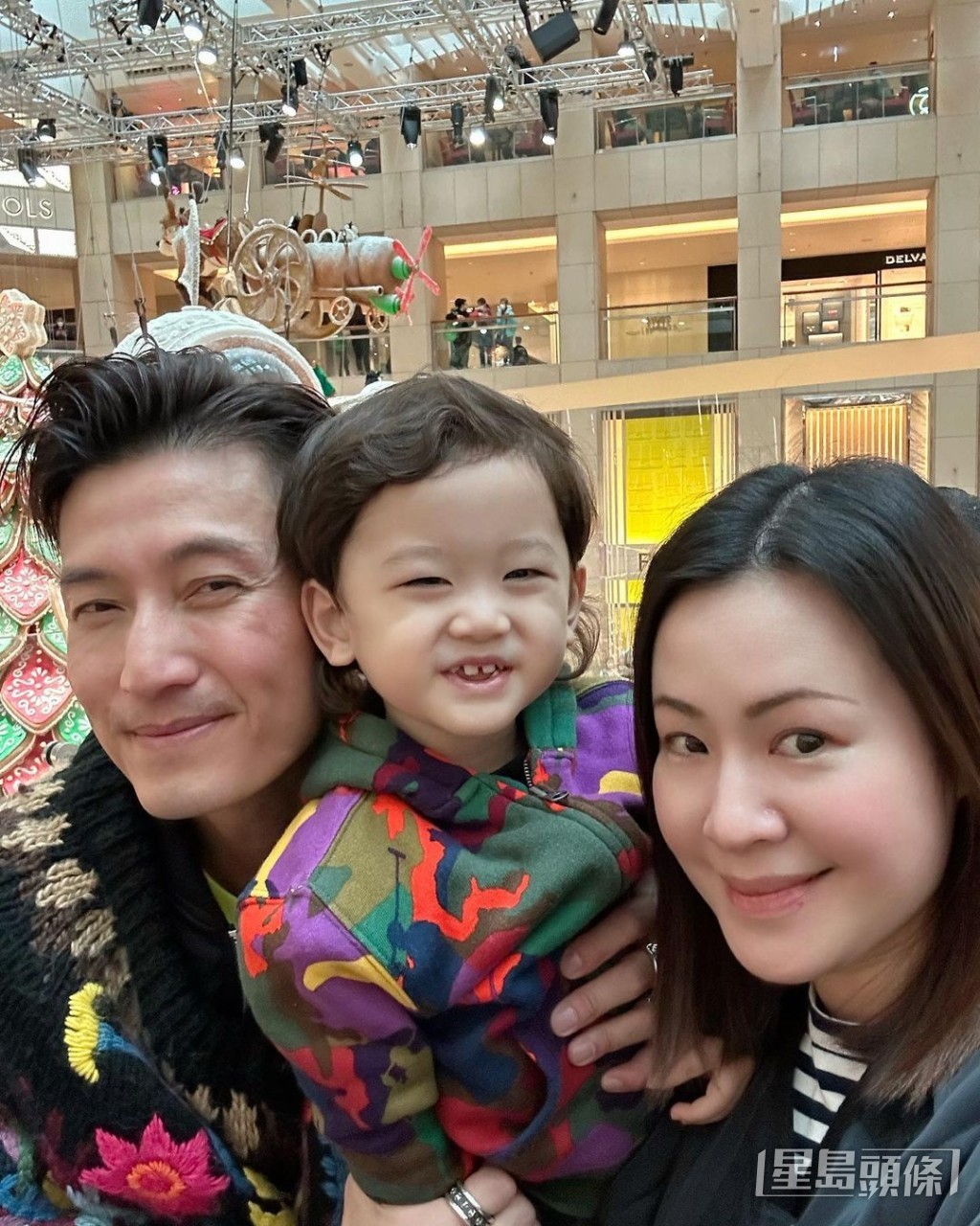 陳山聰近年成家立室，當然不少得多謝家人，特別感謝太太Apple對他的支持及容忍，又為他誕下可愛的兒子。