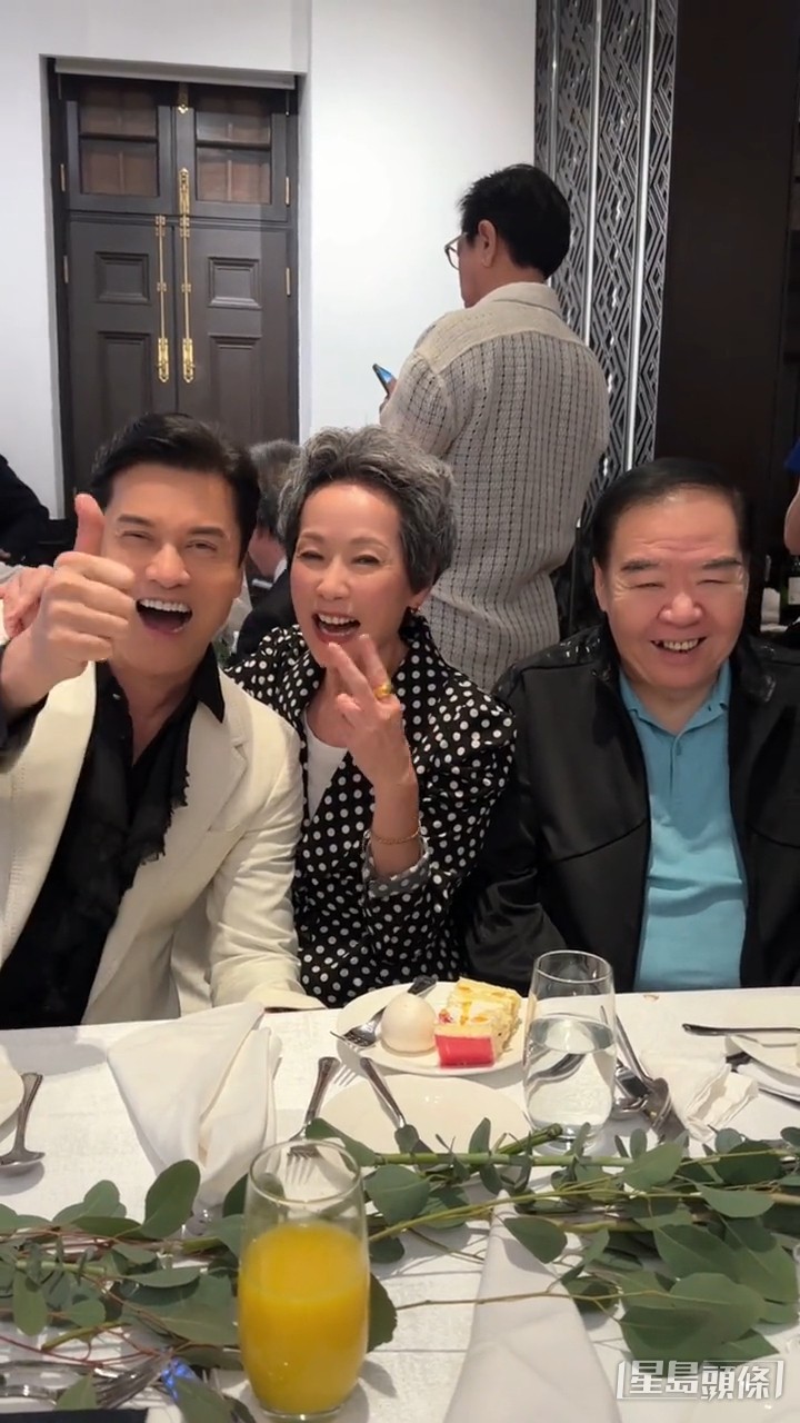 鄭則仕都笑得好開心!