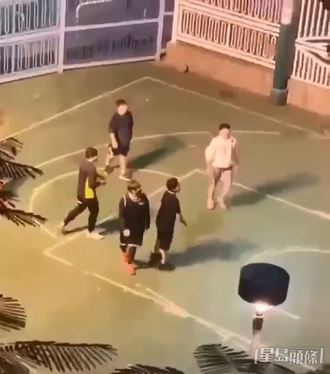 不過網民就比較關注他的身形,多於他的球技,事關他疑似比月初現身時更暴漲。