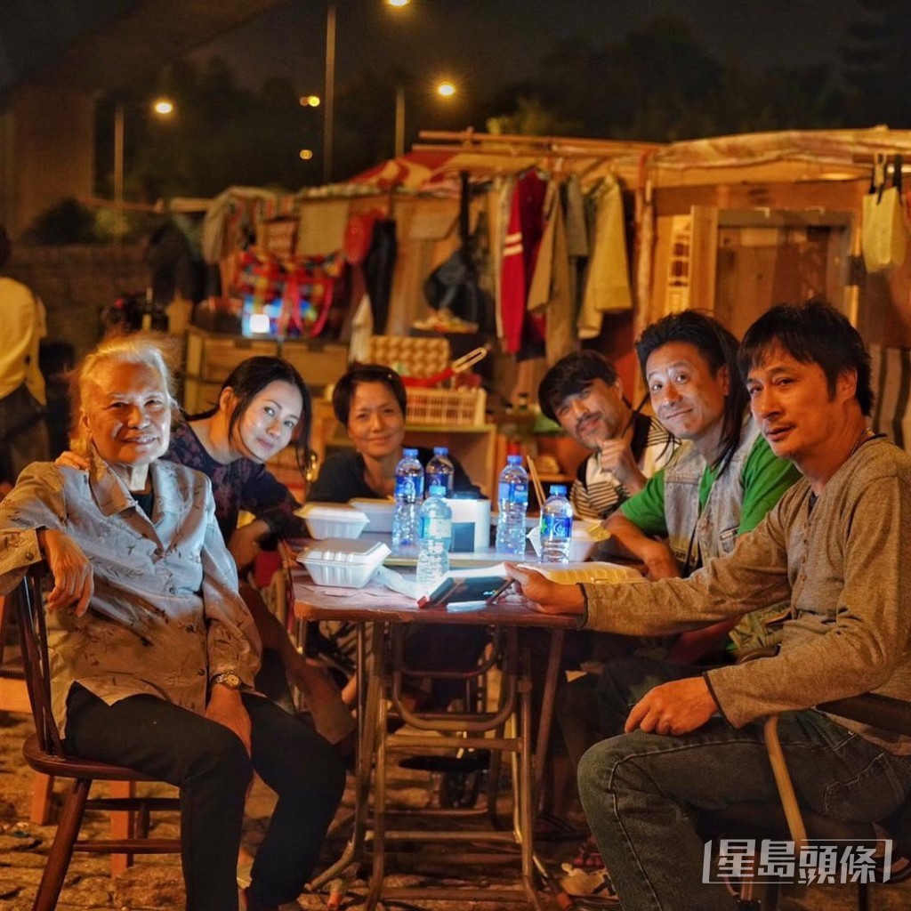 張滿源(右三)近年演過不少電影,包括《濁水漂流》。