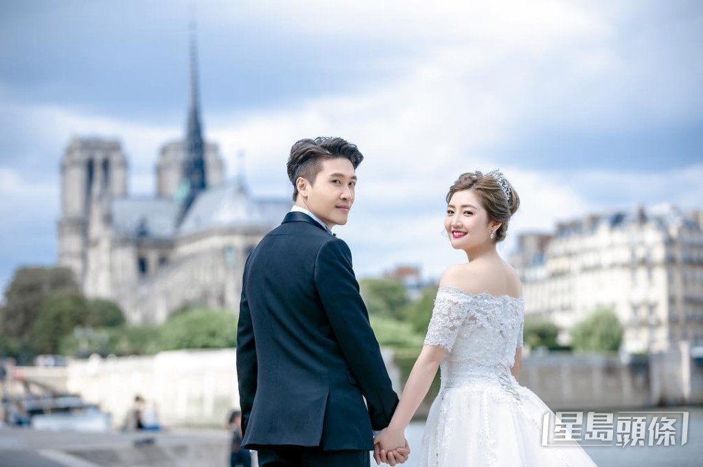 李悅彤2015年認識已婚澳門富商鮑偉業,兩人於2018年結婚。