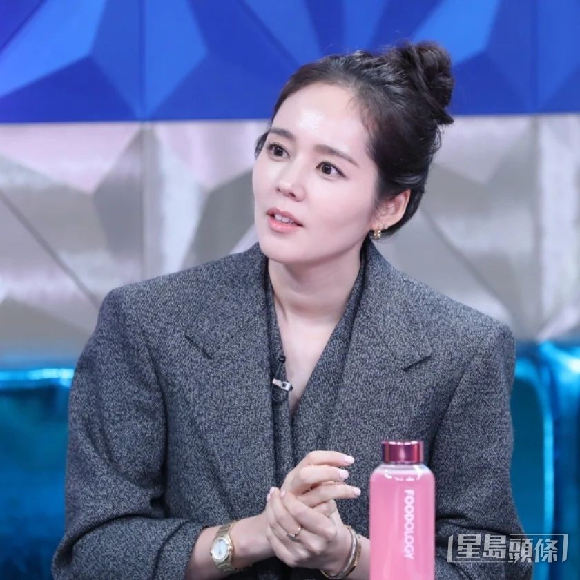 41歲的韓佳人因五官精緻,又似洋娃娃,一直是美女界的代表。
