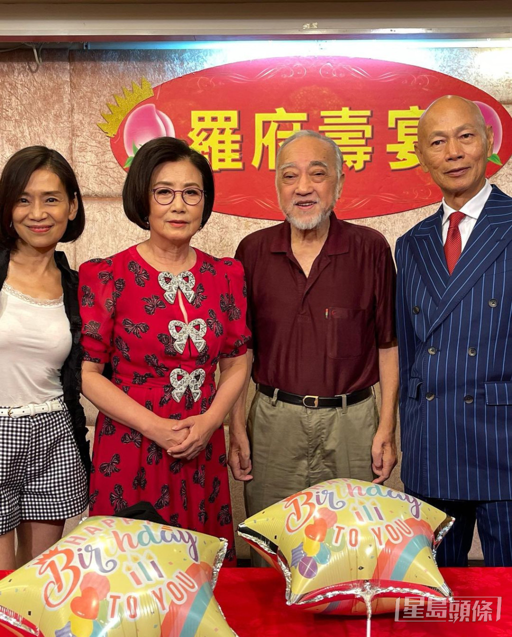 吴丽珠于2022年9月出席罗家英（右）76岁的寿宴。