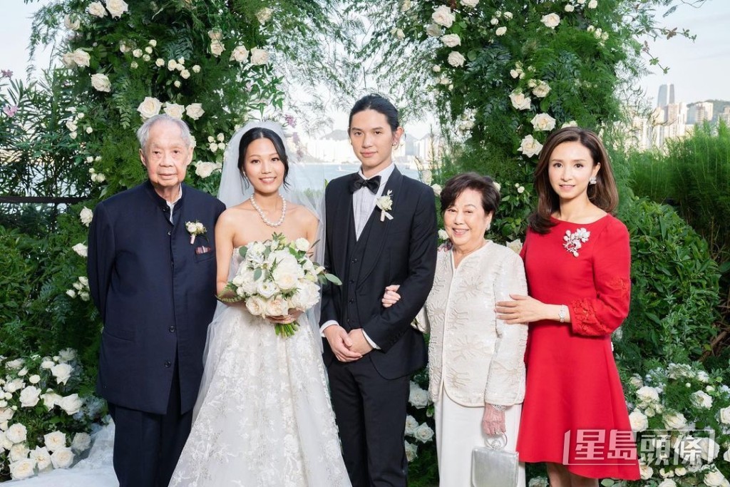 吳婉芳的大仔胡智略(Casper)在2021年與霍英東孫女霍詠盈(Caroline )結婚。