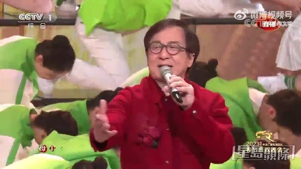 国际武打巨星成龙率一班新晋歌手表演。