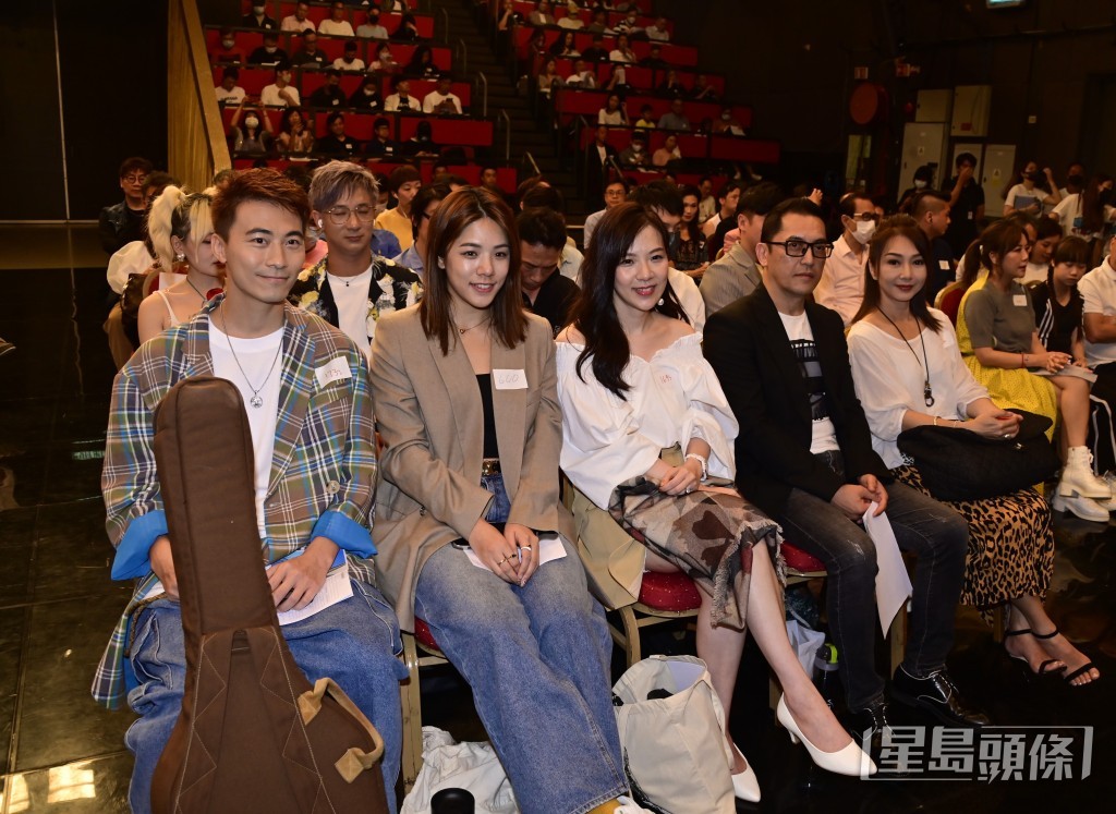 黄剑文(左起)、林若盈、戚黛黛、吕良国、颜仟汶等参加《中年好声音2》海选。