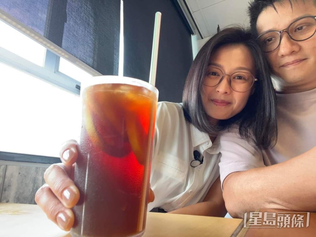 同老公相識20年,形容兩人嘅感情比檸檬茶更豐厚,㗳落有甜味。