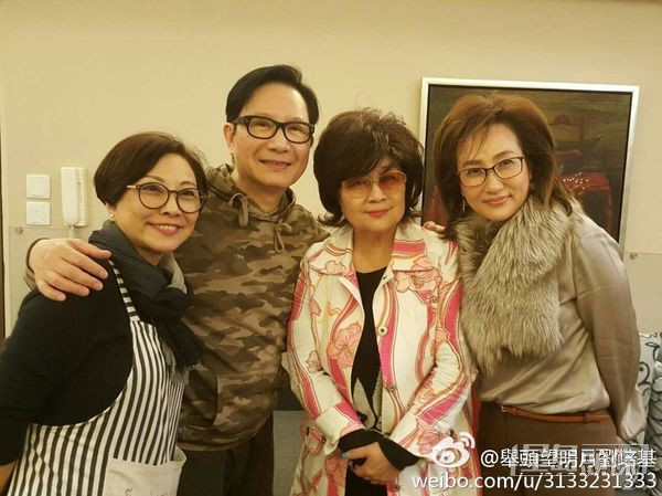 经常与刘培基、小凤姐和粤剧名伶白雪仙等见面。