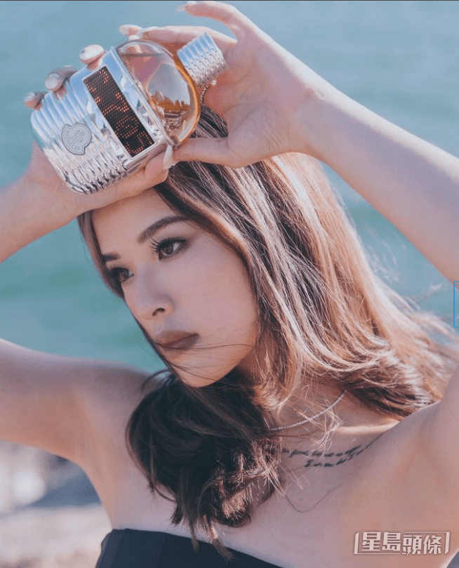 Christy身材姣好。