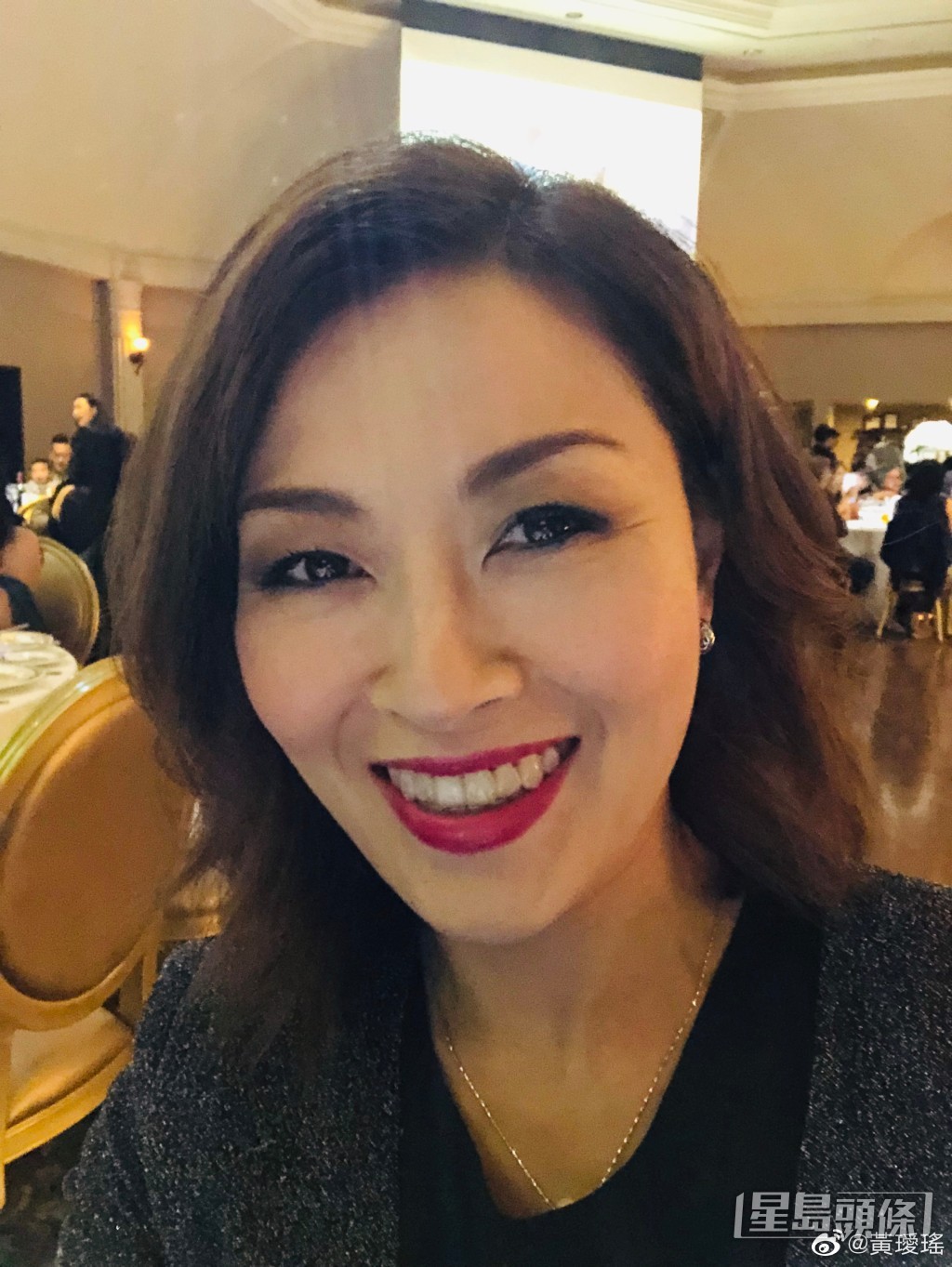 黃璦瑤於加拿大任職兼職電台DJ。