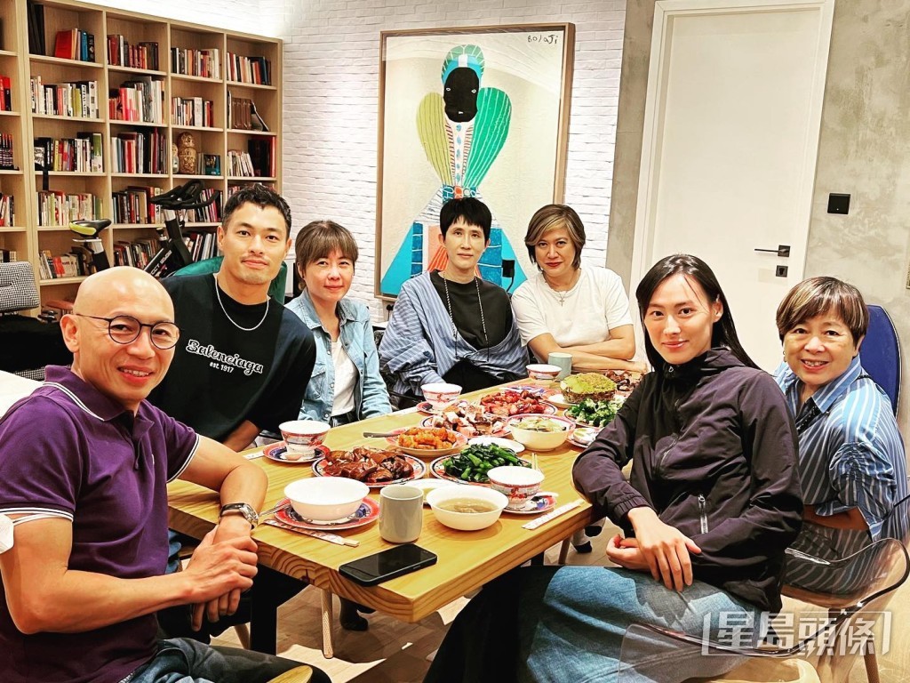 梁洛施与林超贤、杨祐宁等食晚饭。