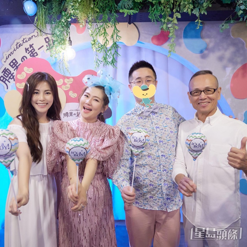 BB的爸爸（右二）都有出席，但與Selina家人的合照仍被遮面保密。