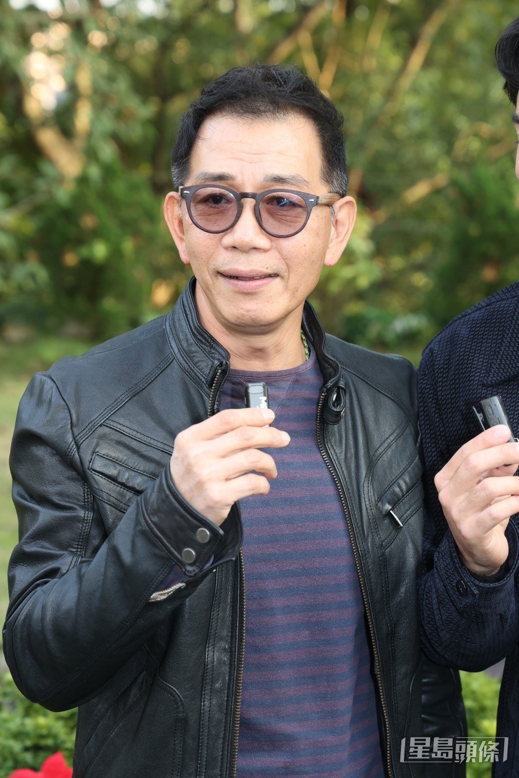 袁富華只透露婚期可能要押後。